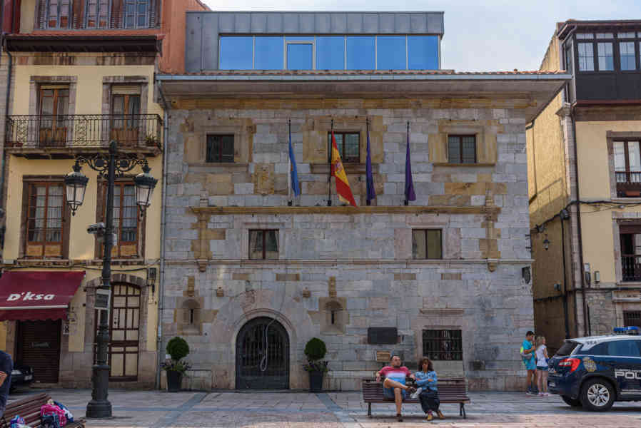 Principado de Asturias 064 - Ribadesella - palacio de la familia Prieto-Cutre.jpg